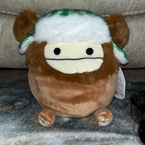 Squishmallows Benny the Bigfoot with Green/White Winter Hat 7” NWT